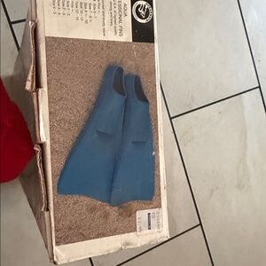 Aqua Blue Swimming Fins Adult size 10-12 brand new in the box